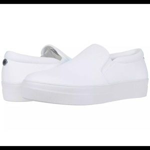 Steve Madden Gills-C Canvas slide on-white 8.5